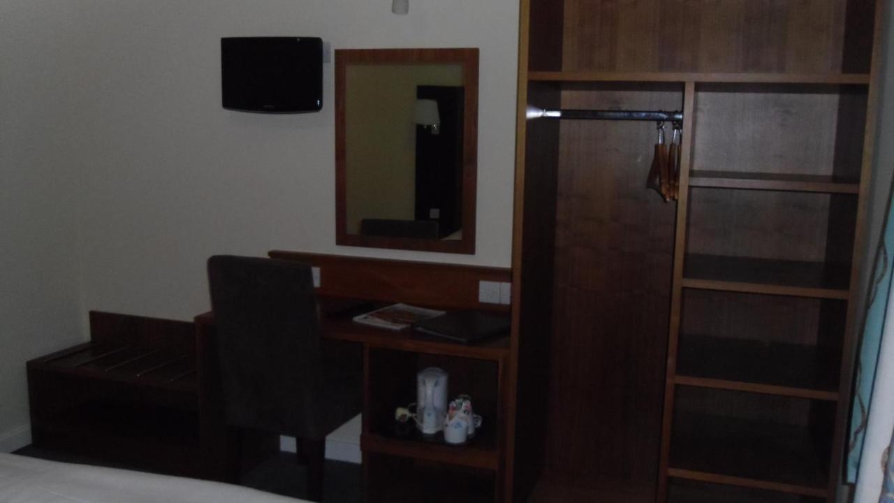 Hotel Eyesleepover