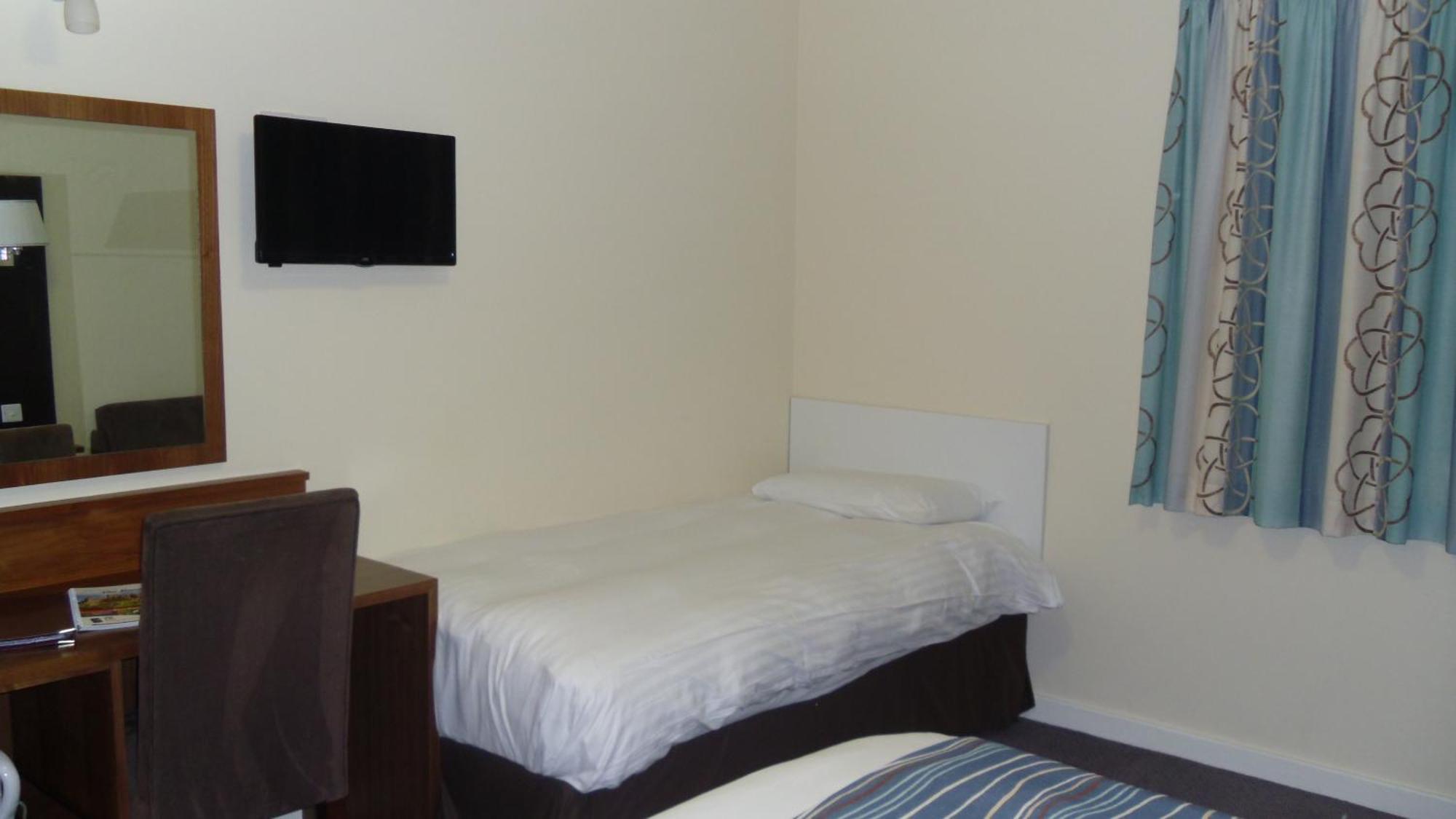 Hotel Eyesleepover *